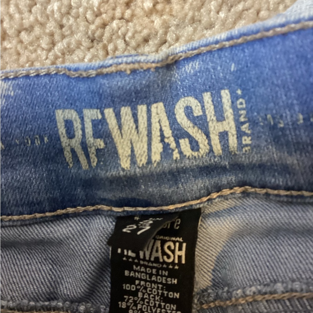 Two light blue jeans one is a bit baggy jeans - Picture 7 of 7